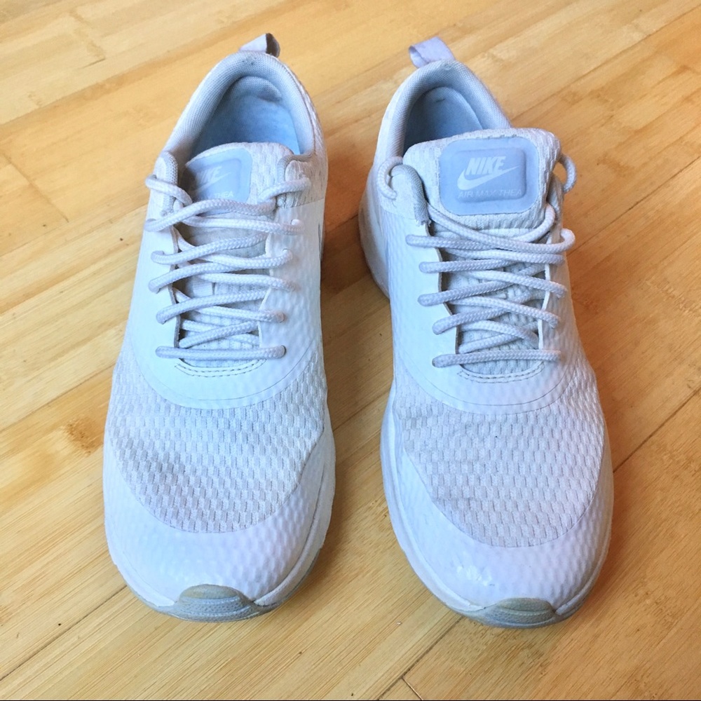 White Nike Air Max Thea